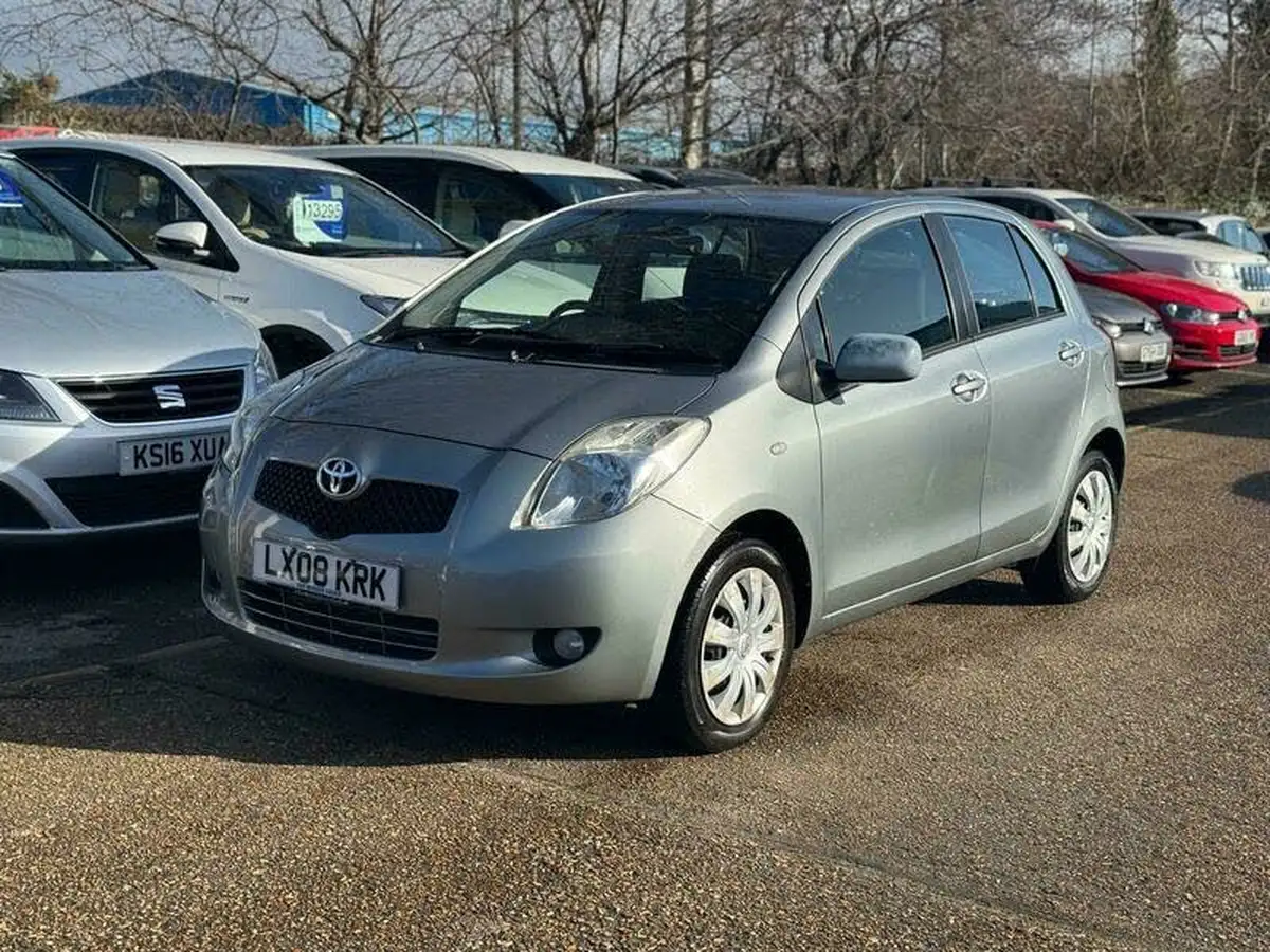 2008-toyota-yaris-13-t3-5d-mmt-big-5