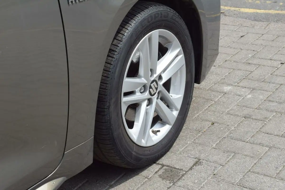 2022-suzuki-swace-18-sz-t-big-30