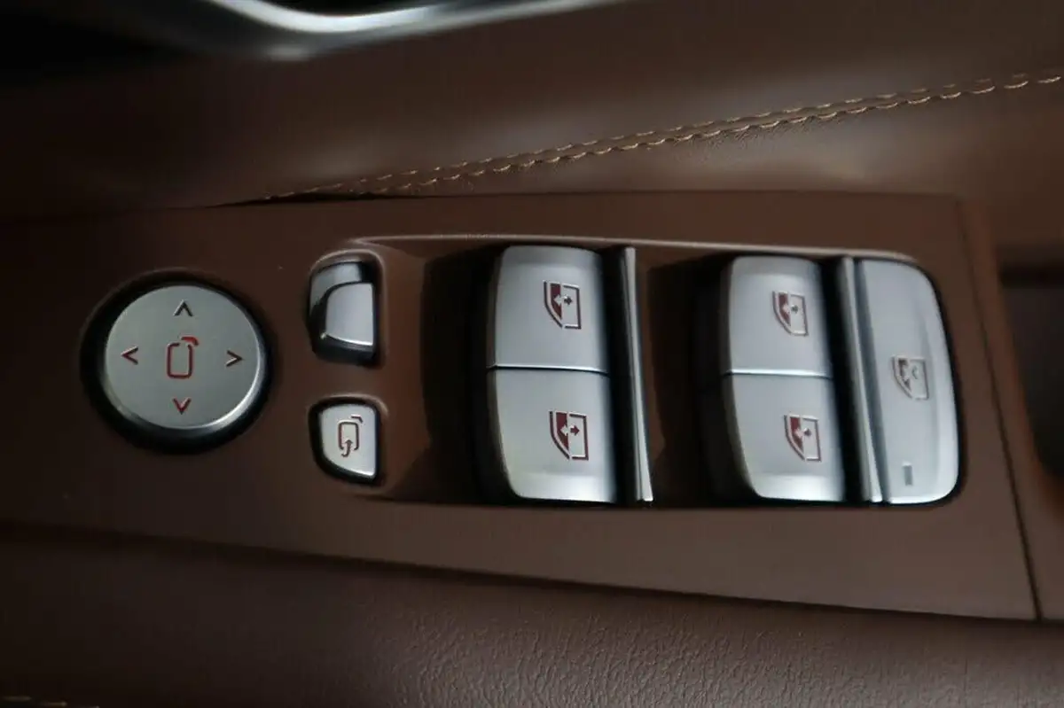 2022-bmw-x7-30td-xdrive-40d-m-sport-big-28