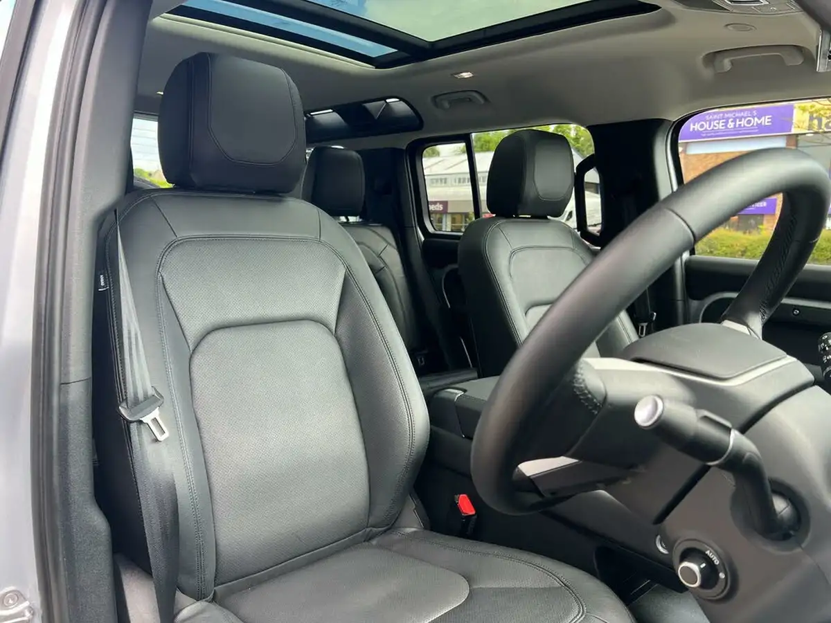 2024-land-rover-110-defender-30-d250-xs-edition-big-12