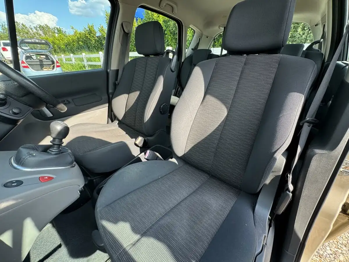 2008-renault-scenic-16-dynamique-big-17