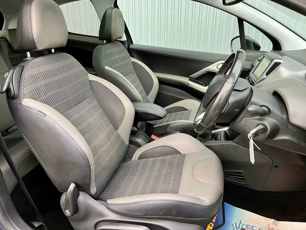 2016-peugeot-208-12-puretech-allure-82bhp-3d-big-18