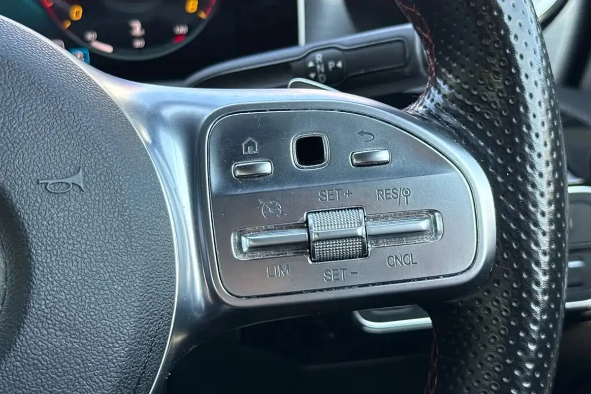 2018-mercedes-benz-a-class-13-a200-amg-line-premiumss-hatchback-5d-7g-dct-big-36
