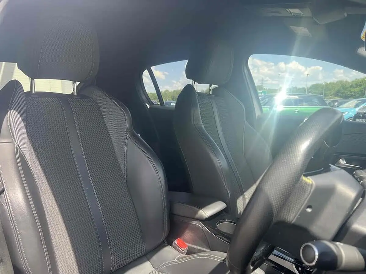 2022-peugeot-208-e-gt-136bhp-50kwh-big-8