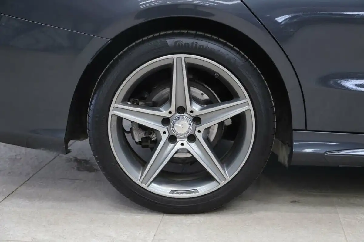 2015-mercedes-benz-c-class-21cdi-c220-amg-line-ss-saloon-4d-big-25