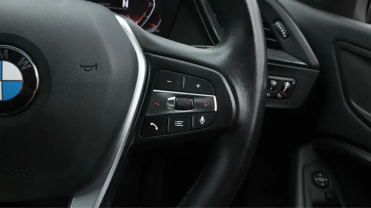 2022-bmw-1-series-15-118i-sport-big-24