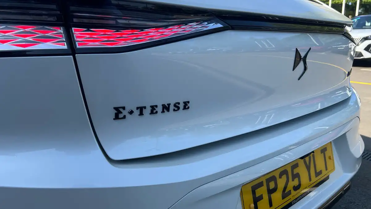 2024-ds-ds-4-e-tense-performance-line-nav-big-25