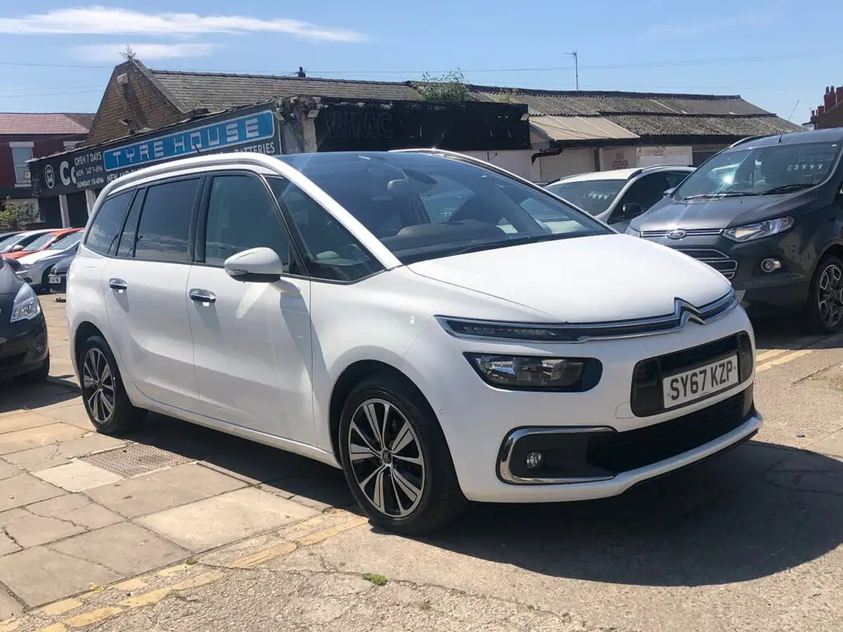 2017-citroen-grand-c4-picasso-16bluehdi-flair-big-0