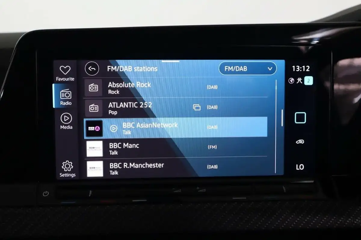 2022-volkswagen-golf-15-etsi-r-line-150ps-hatchback-big-37