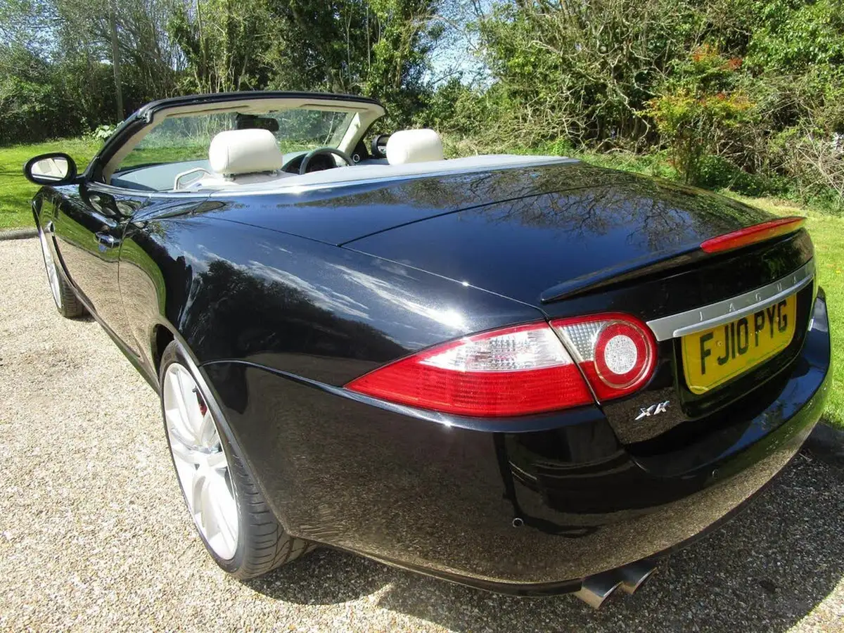 2010-jaguar-xkr-big-22