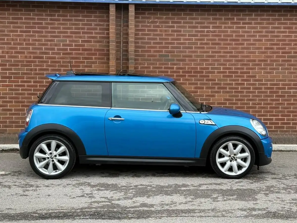 2011-mini-cooper-16-cooper-s-hatchback-3d-big-3