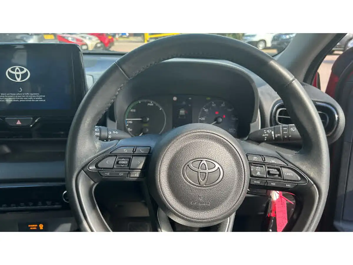 2024-toyota-yaris-15-vvt-i-icon-big-7
