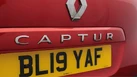 2019-renault-captur-09-tce-iconic-small-21