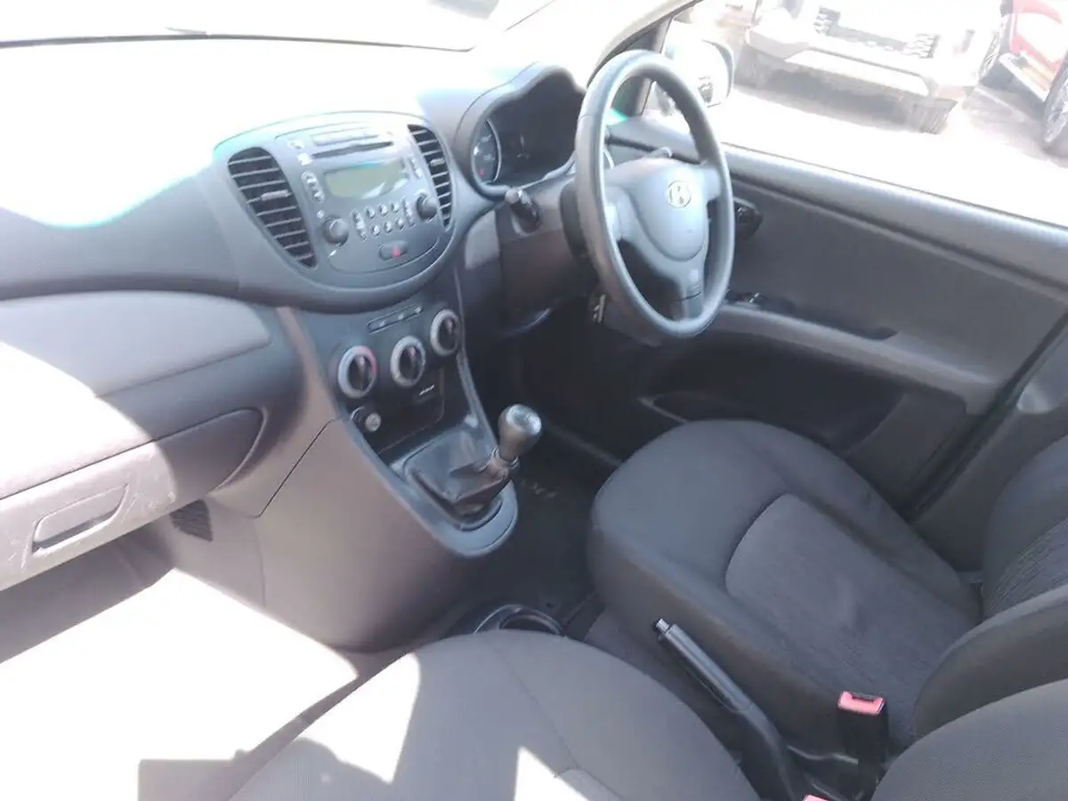 2012-hyundai-i10-12-active-big-10