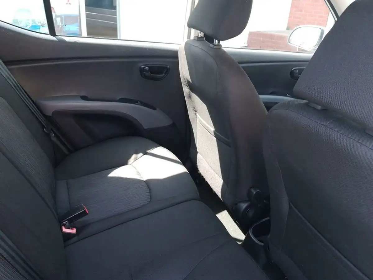 2012-hyundai-i10-12-active-big-14