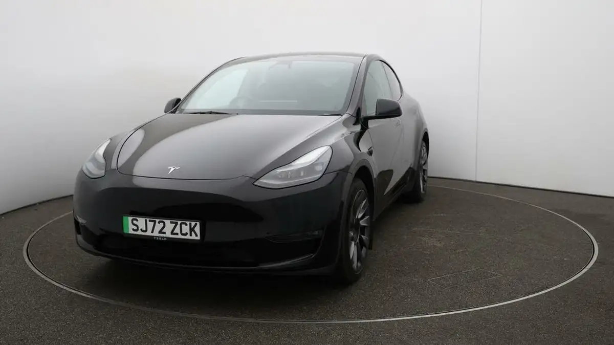 2022-tesla-model-y-e-long-range-big-36