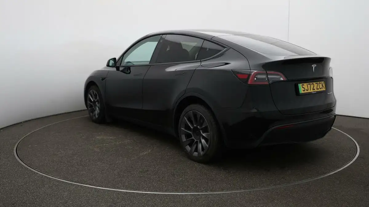 2022-tesla-model-y-e-long-range-big-60