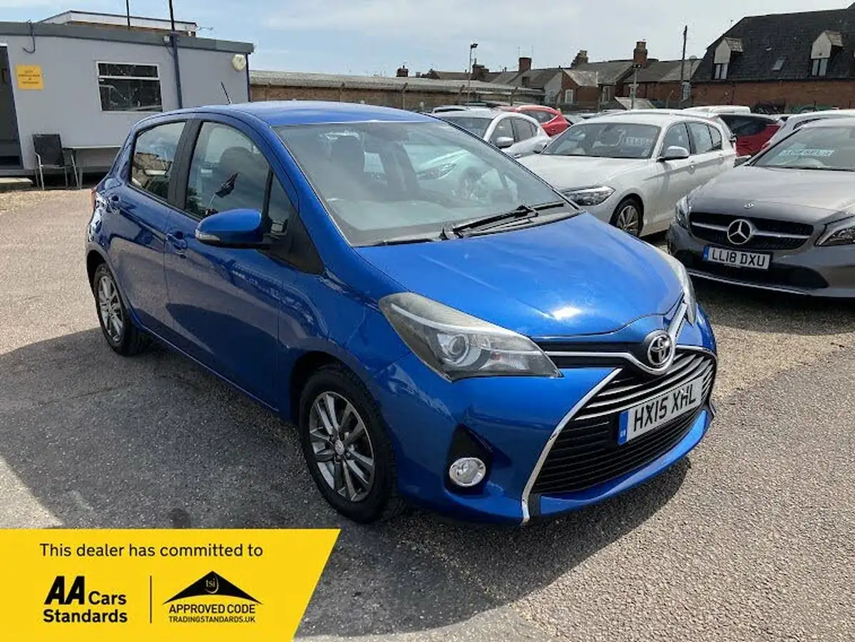 2015-toyota-yaris-133-icon-vvt-i-5d-big-0