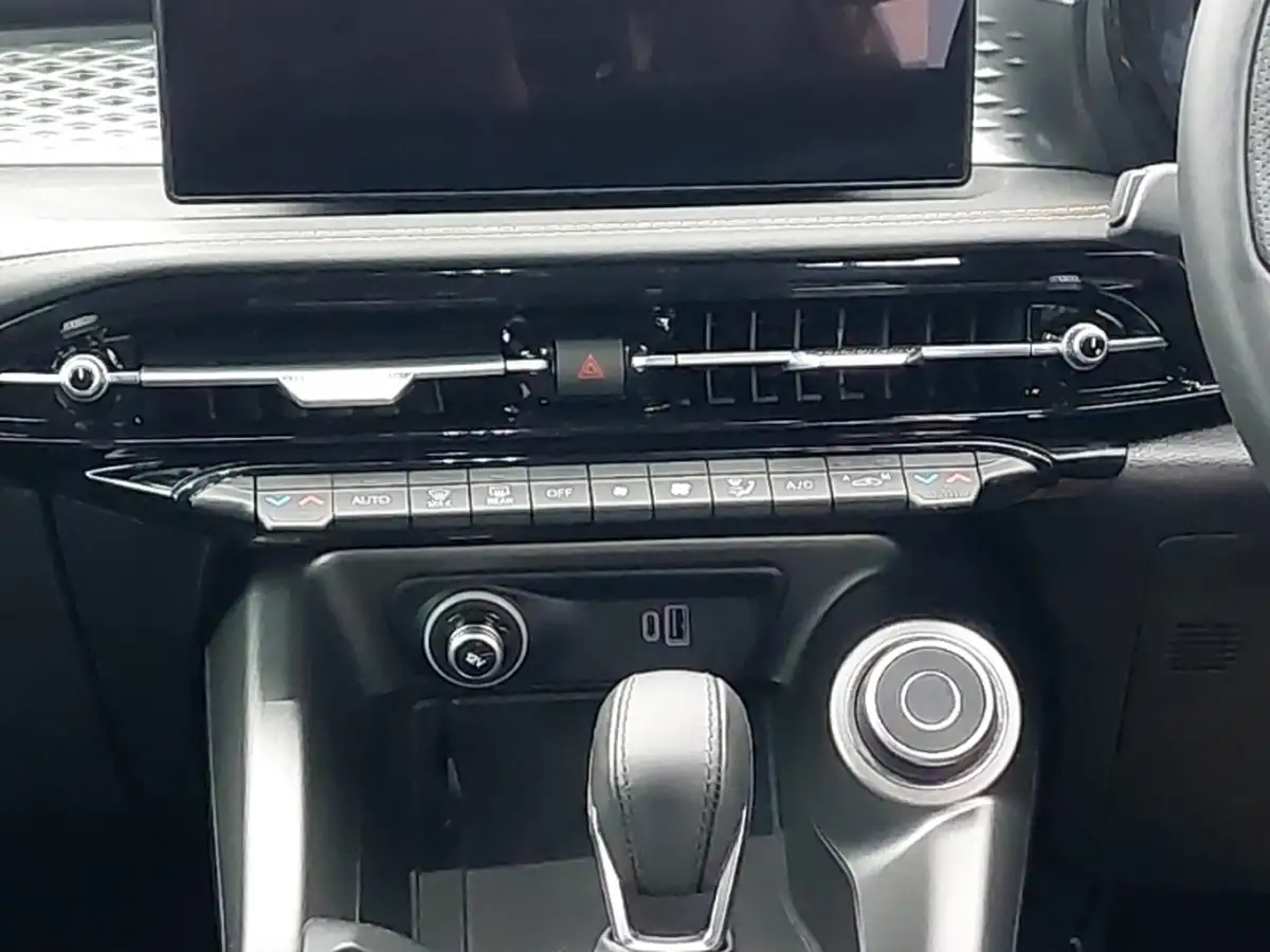 2022-mini-cooper-15-cooper-classic-hatchback-5d-big-10