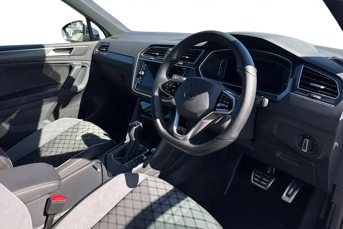 2023-volkswagen-tiguan-15-tsi-r-line-edition-big-13