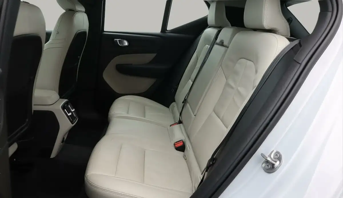 2022-volvo-xc40-20-b4-inscription-awd-big-16