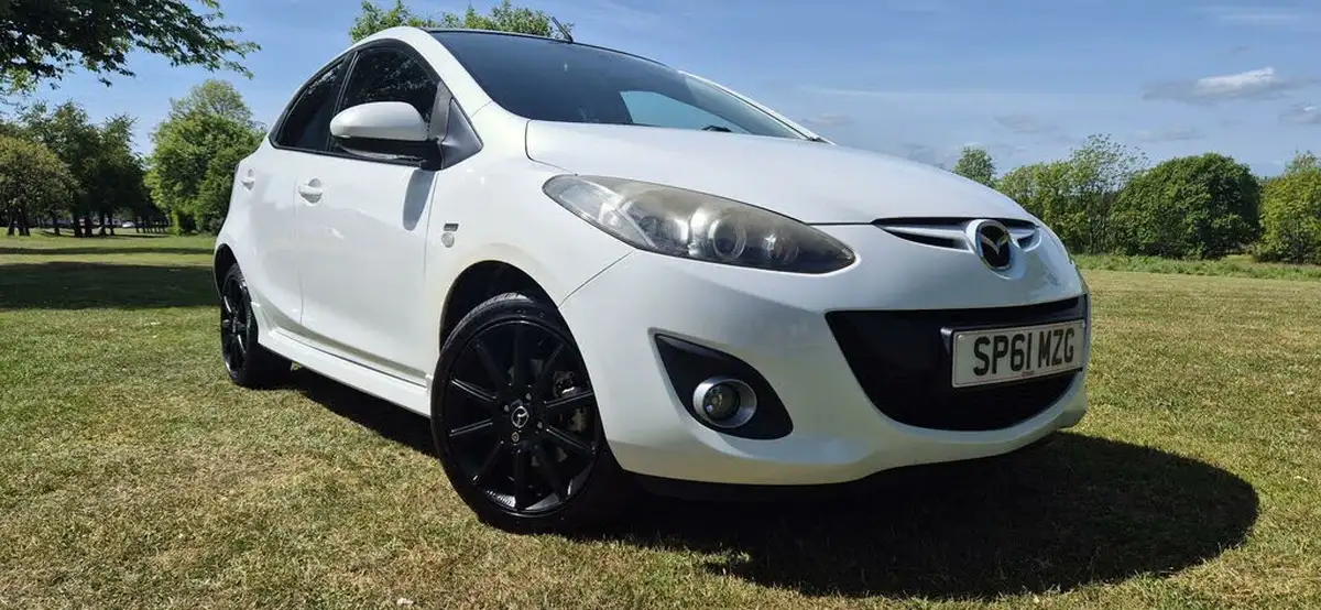 2011-mazda-mazda2-13-black-big-4
