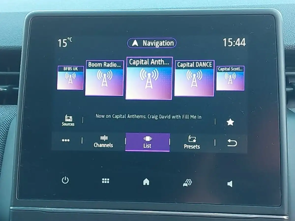 2024-renault-clio-16-techno-big-12
