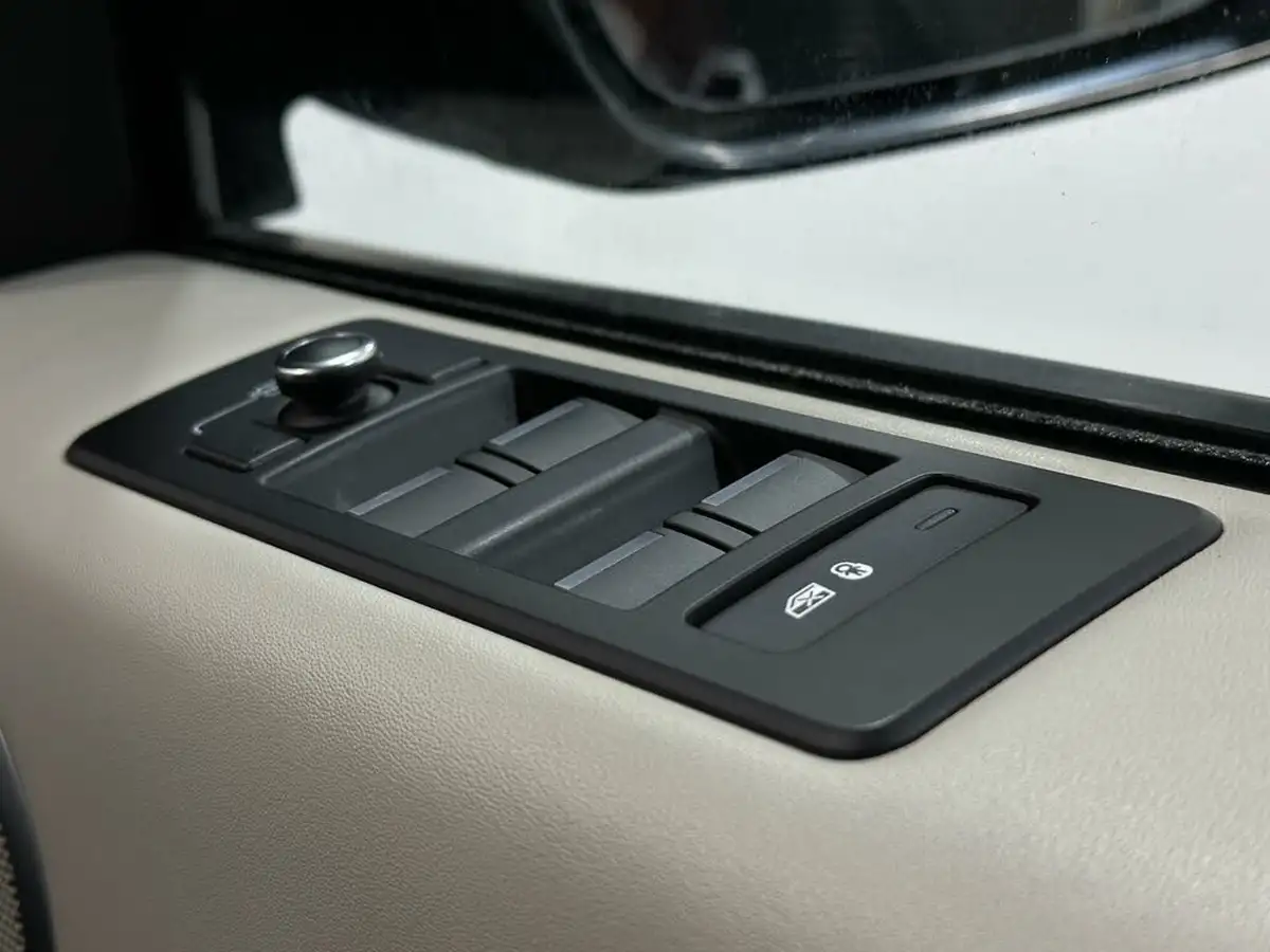 2017-land-rover-discovery-20sd4-hse-luxury-big-18