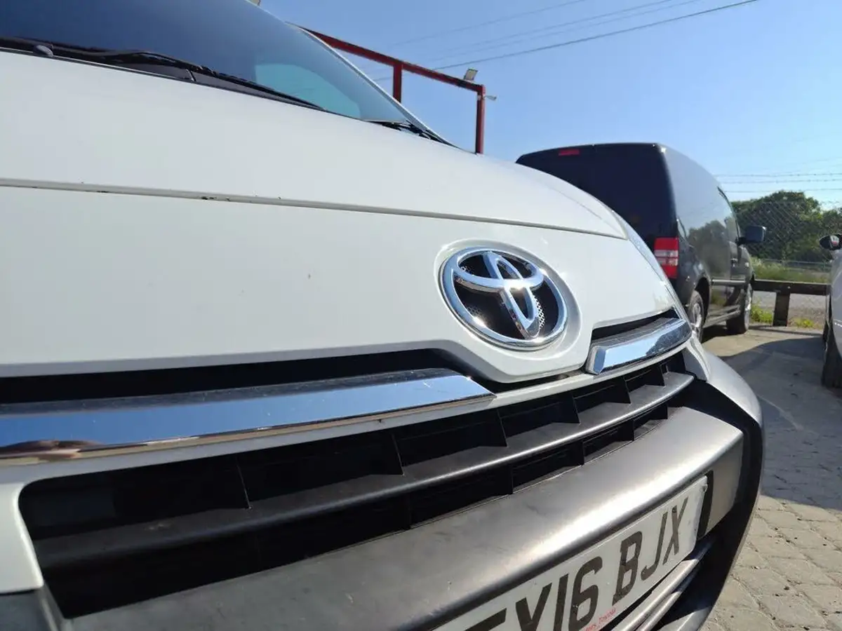 2016-toyota-proace-20td-1200-l2h1-128bhp-panel-big-29