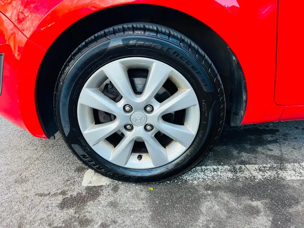 2013-hyundai-i20-12-active-5d-big-44