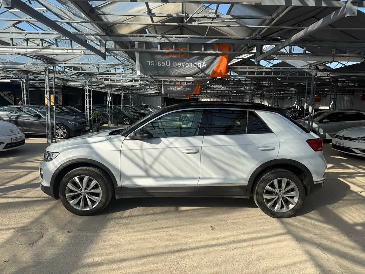 2019-volkswagen-t-roc-15-tsi-design-big-11