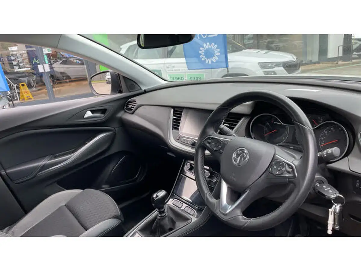 2019-vauxhall-grandland-x-12-sport-nav-big-10