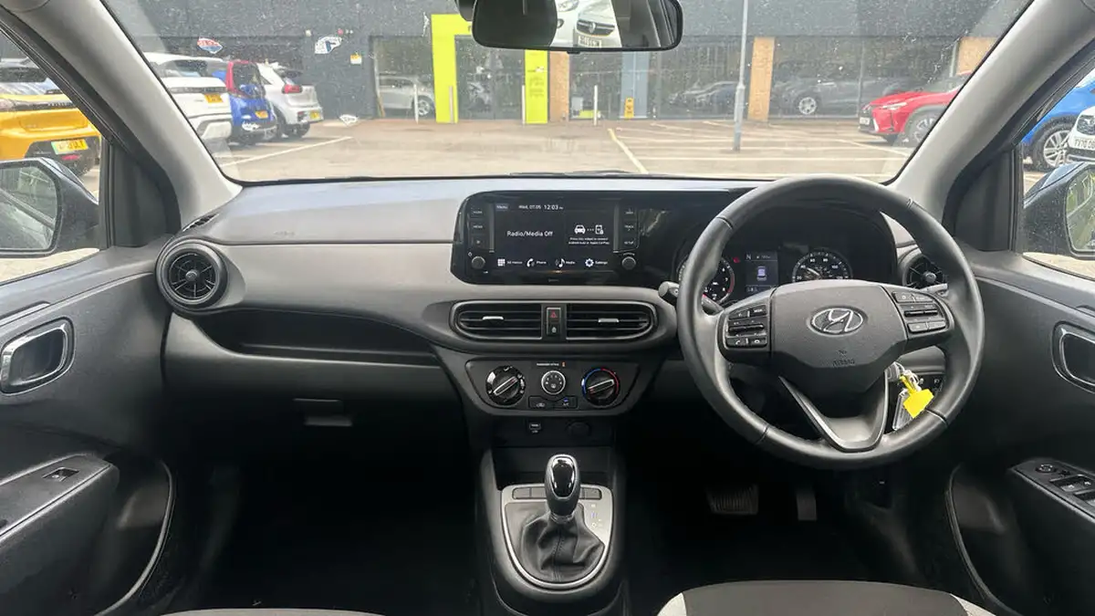 2022-hyundai-i10-12-se-connect-auto-big-10
