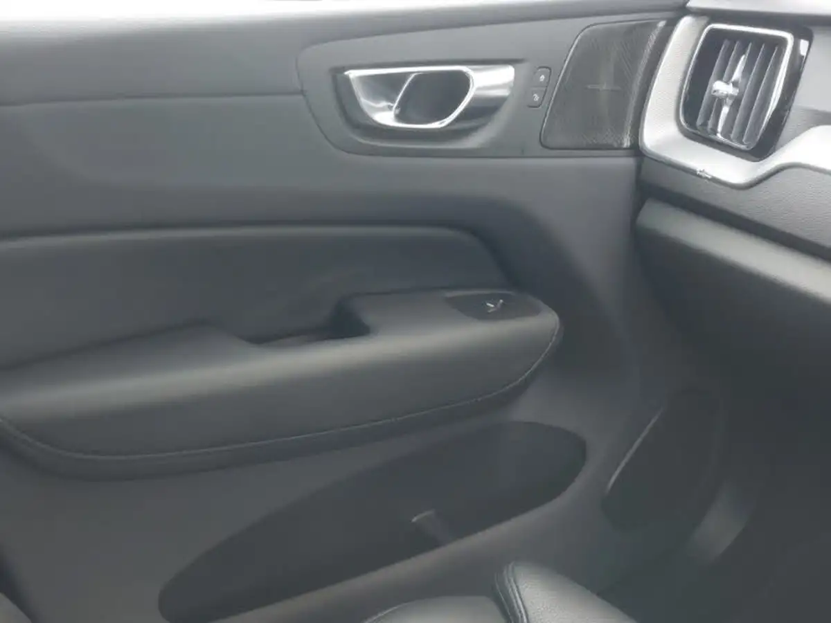 2024-volvo-xc60-20-b5-plus-big-10