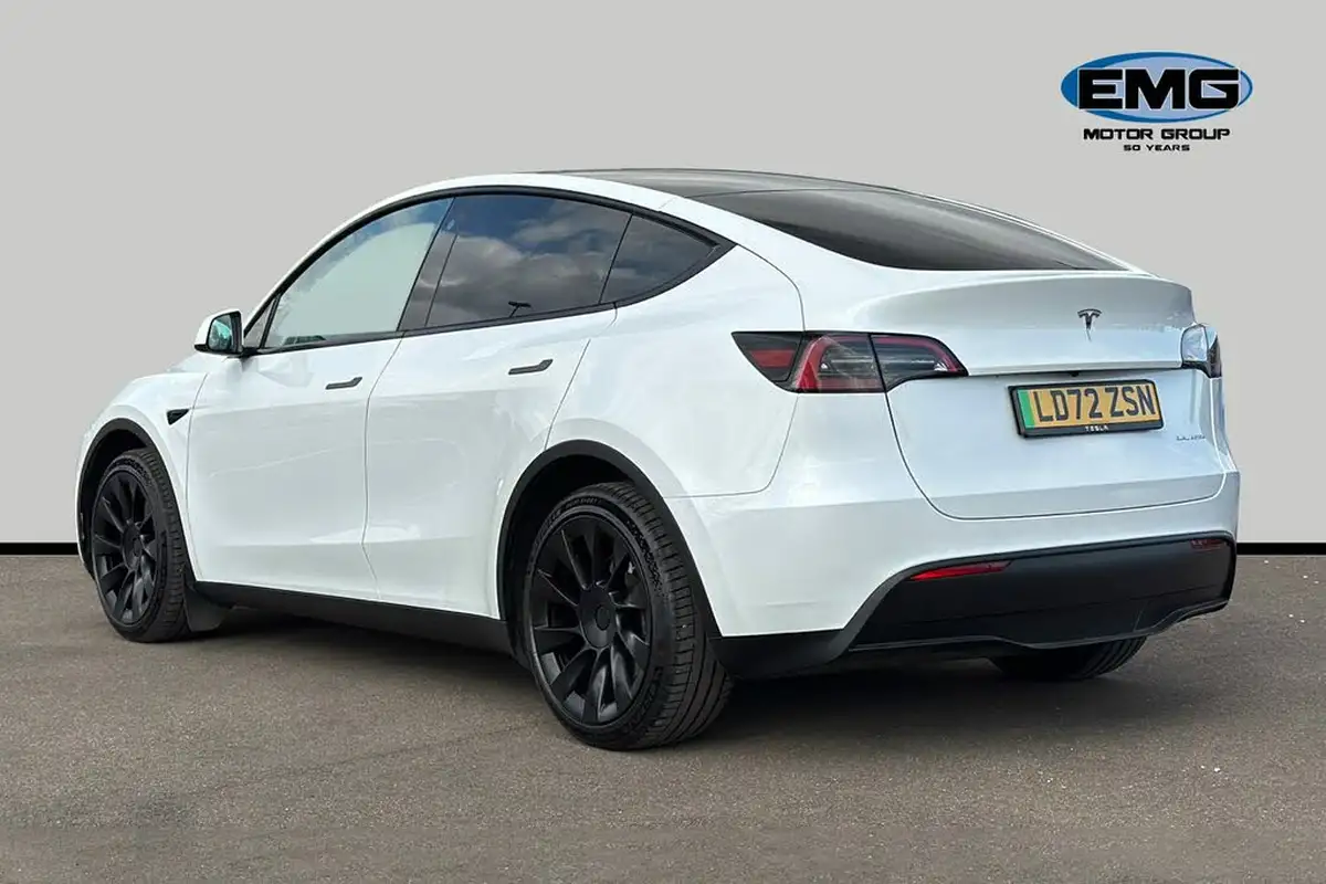 2022-tesla-model-y-e-long-range-big-4