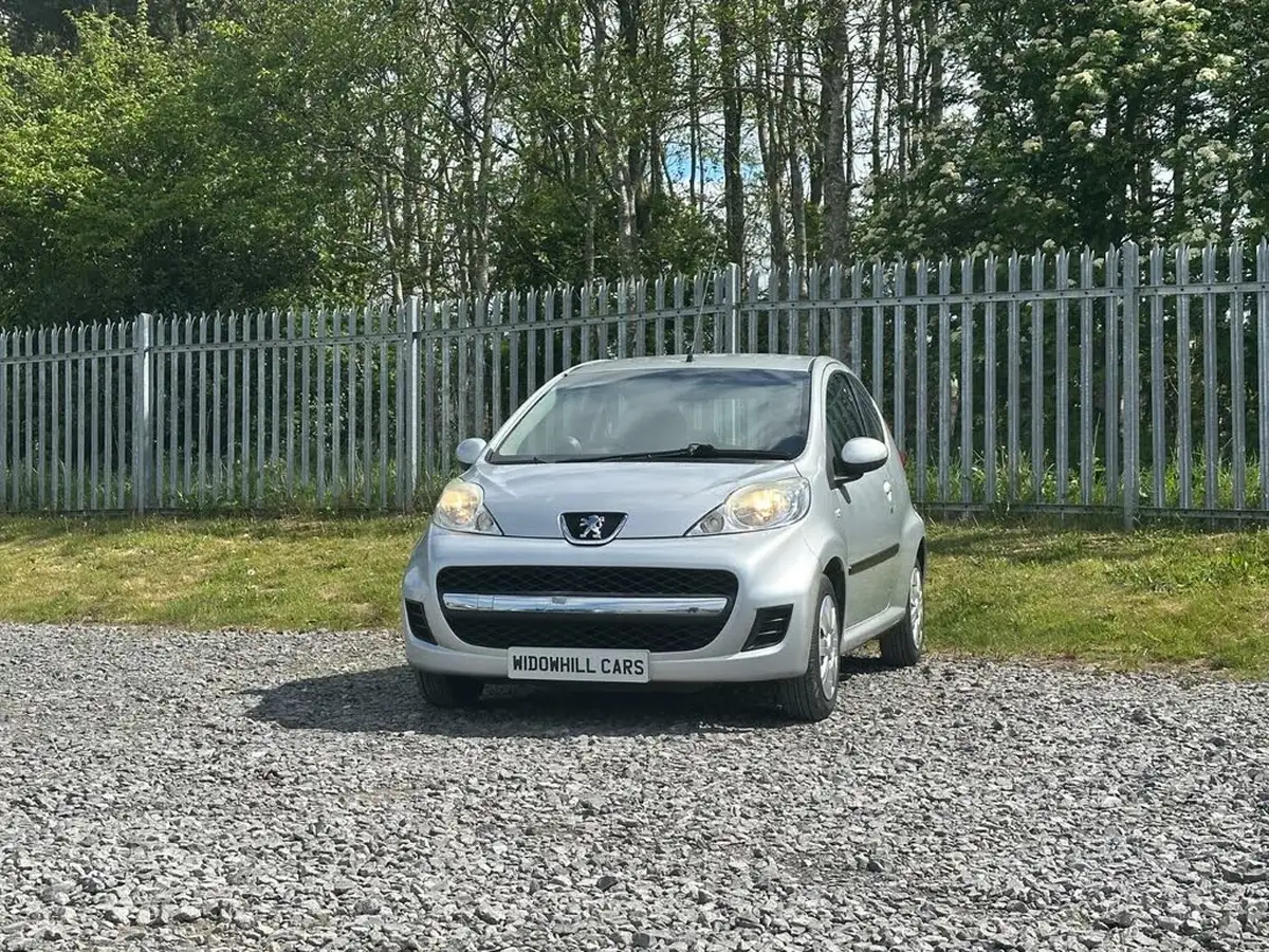 2009-peugeot-107-10-urban-12v-3d-big-0