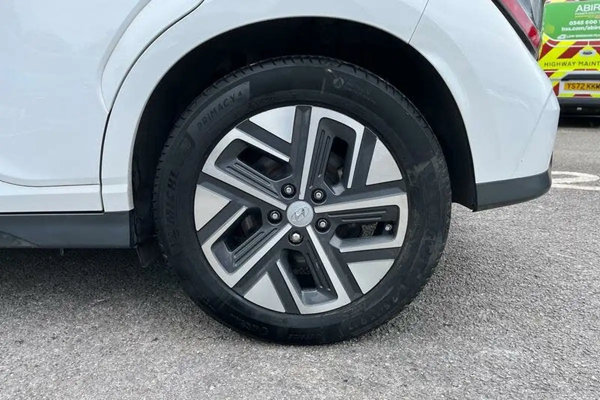 2023-hyundai-kona-e-ultimate-204ps-64kwh-105kw-obc-big-7