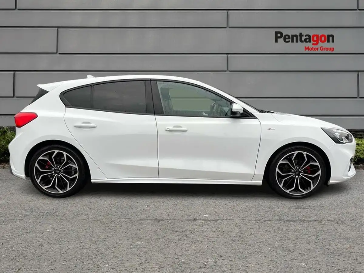2018-ford-focus-15-st-line-x-hatchback-big-13