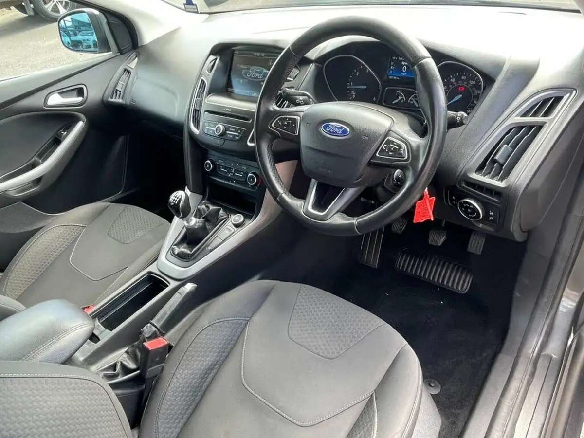 2015-ford-focus-15tdci-zetec-120ps-hatchback-big-9