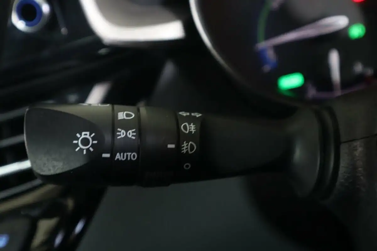 2021-toyota-c-hr-18-vvt-i-icon-big-18