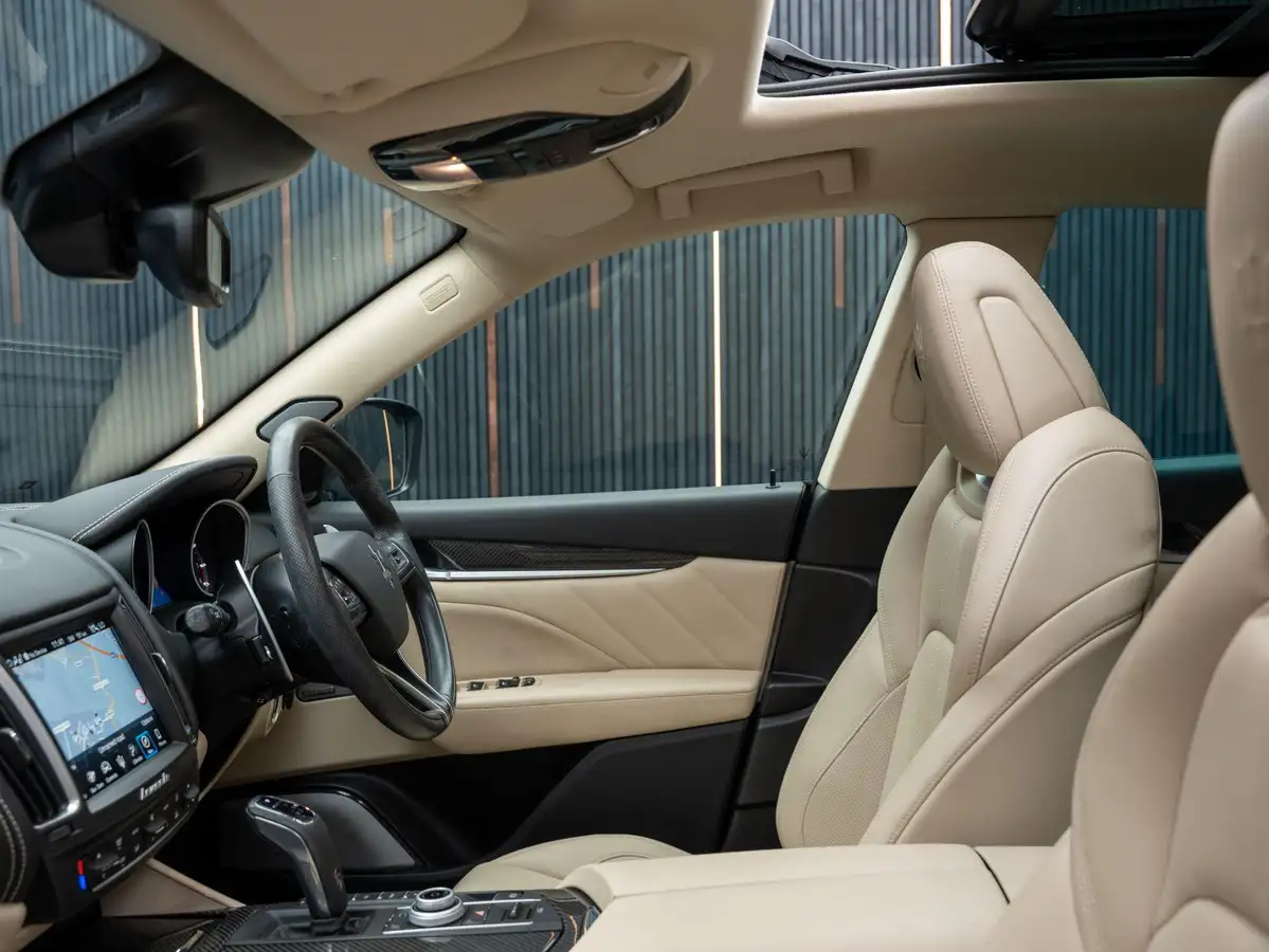 2020-maserati-levante-38-gts-big-48