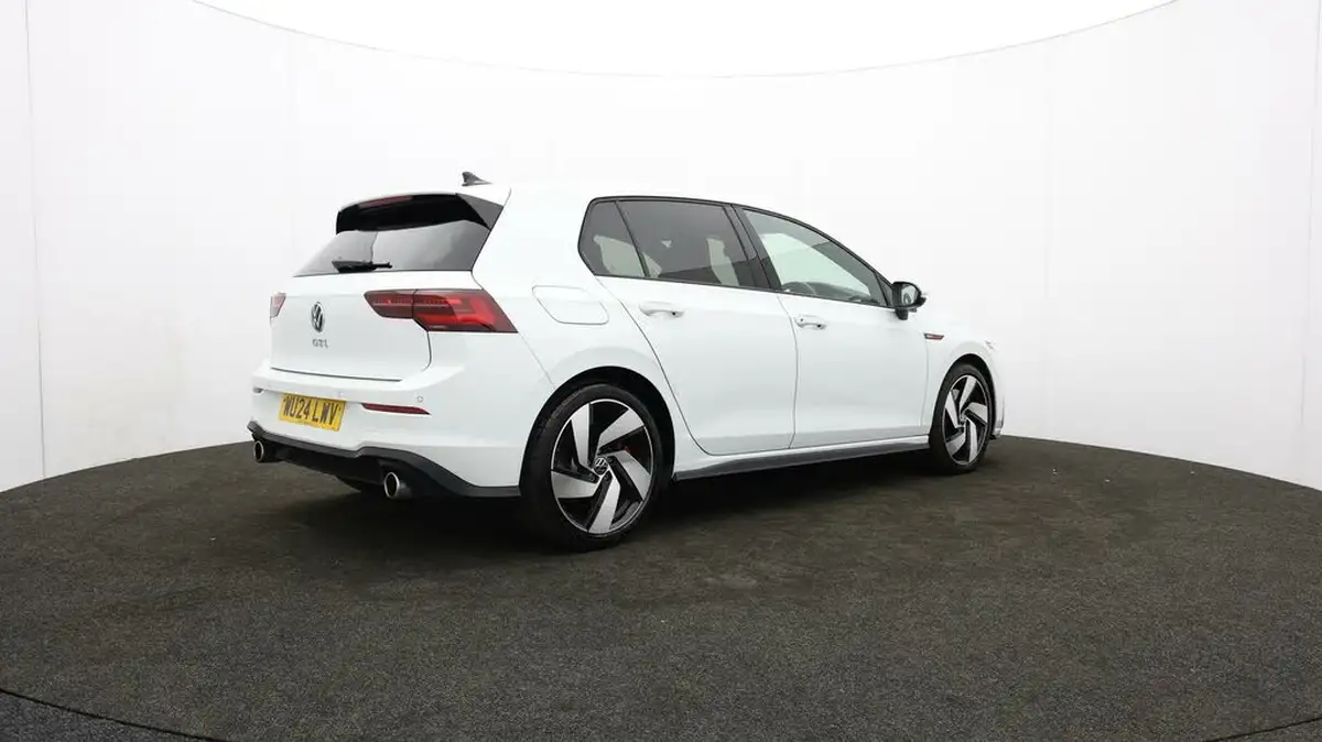 2024-volkswagen-golf-20-tsi-gti-245ps-big-26