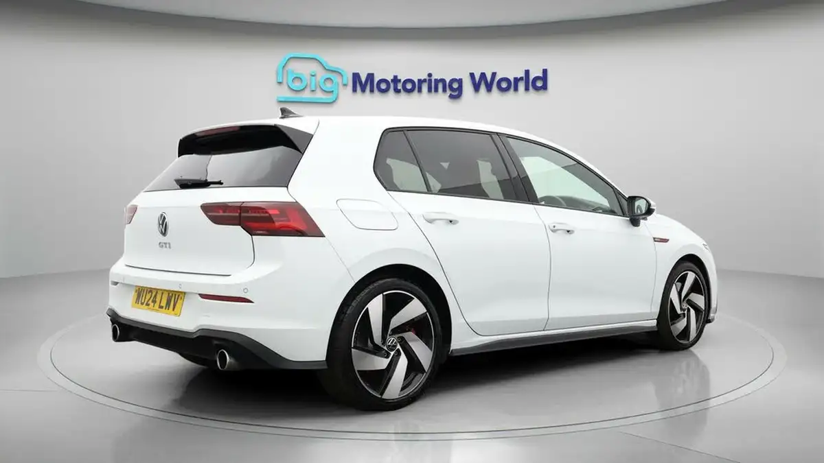 2024-volkswagen-golf-20-tsi-gti-245ps-big-6