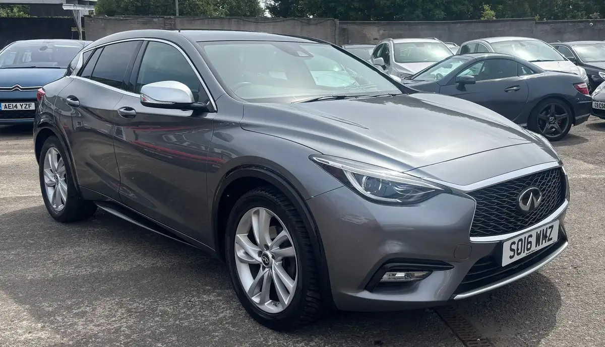 2016-infiniti-q30-15d-business-executive-dct-big-0