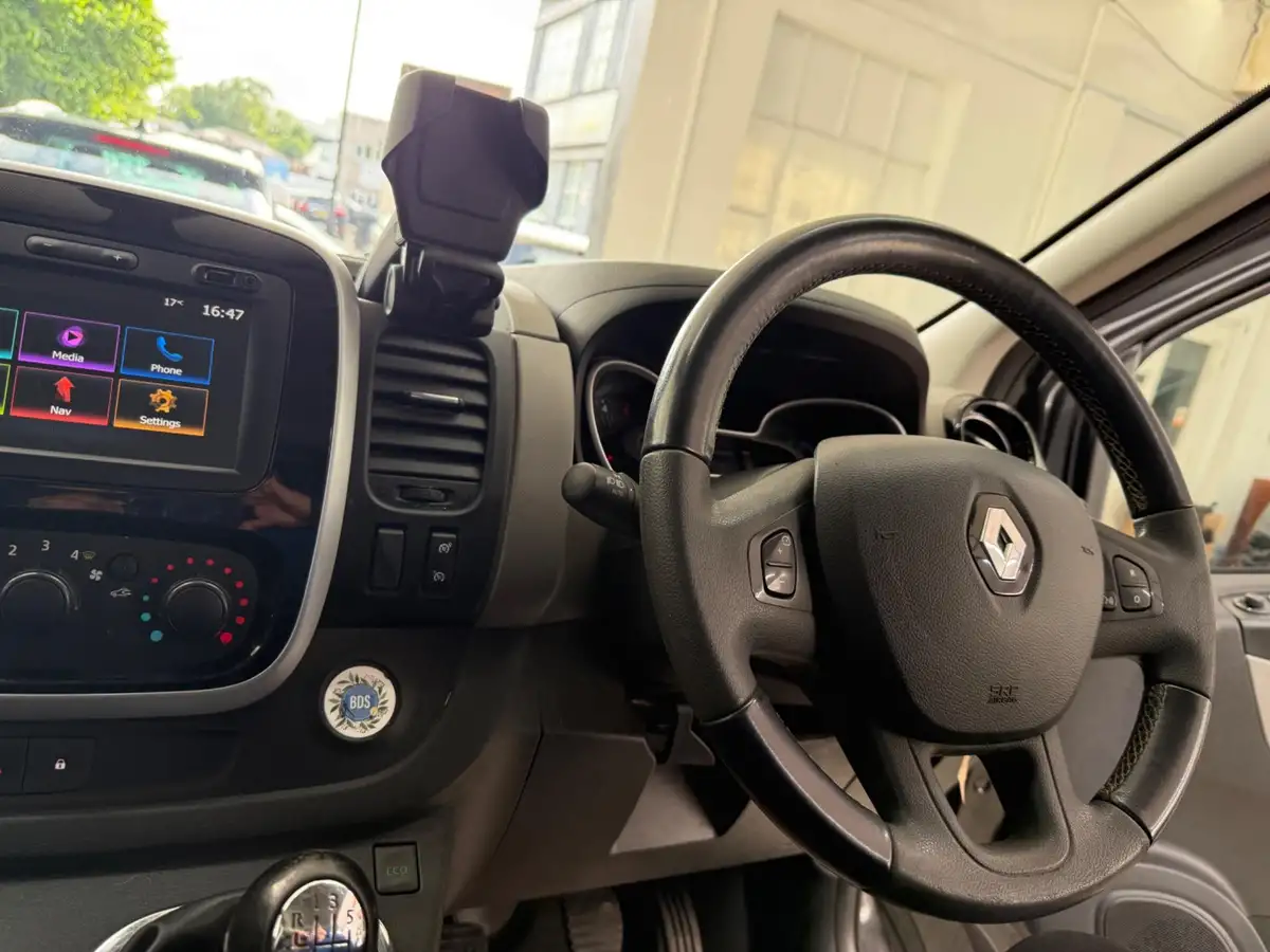 2019-renault-trafic-16dci-sl27-120-sport-nav-e6-panel-van-big-19