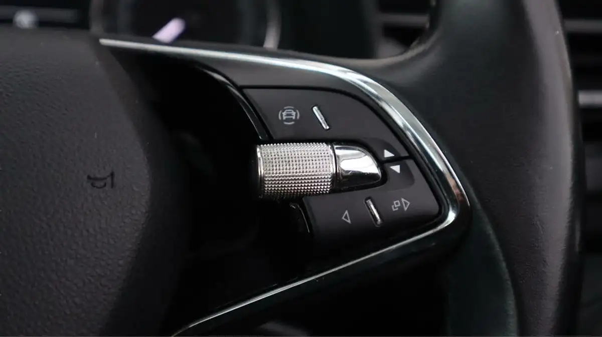 2021-skoda-kamiq-10-tsi-se-95ps-big-22