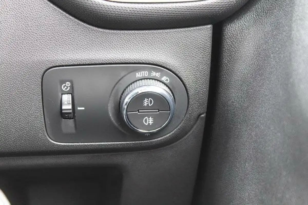 2022-vauxhall-crossland-12-elite-edition-130ps-big-32