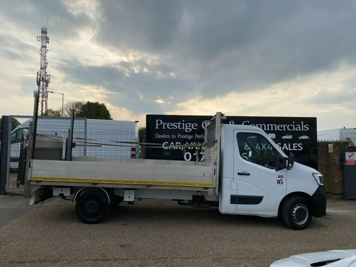 2021-renault-master-23dci-ll35-150-business-energy-chassis-cab-big-2