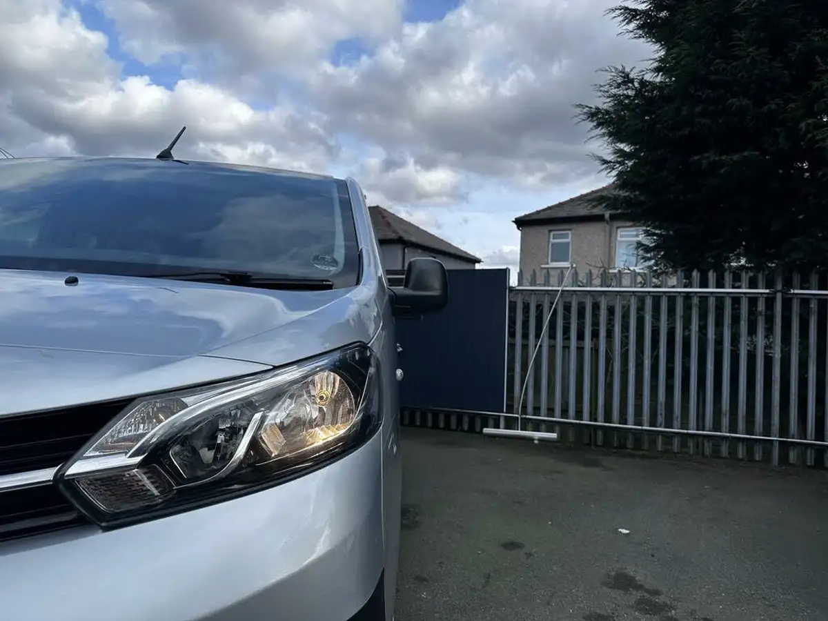 2017-toyota-proace-verso-16d-shuttle-big-3