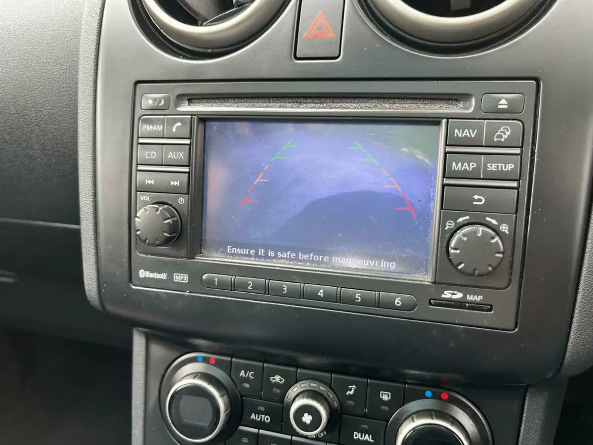 2011-nissan-qashqai2-15td-n-tec-big-42